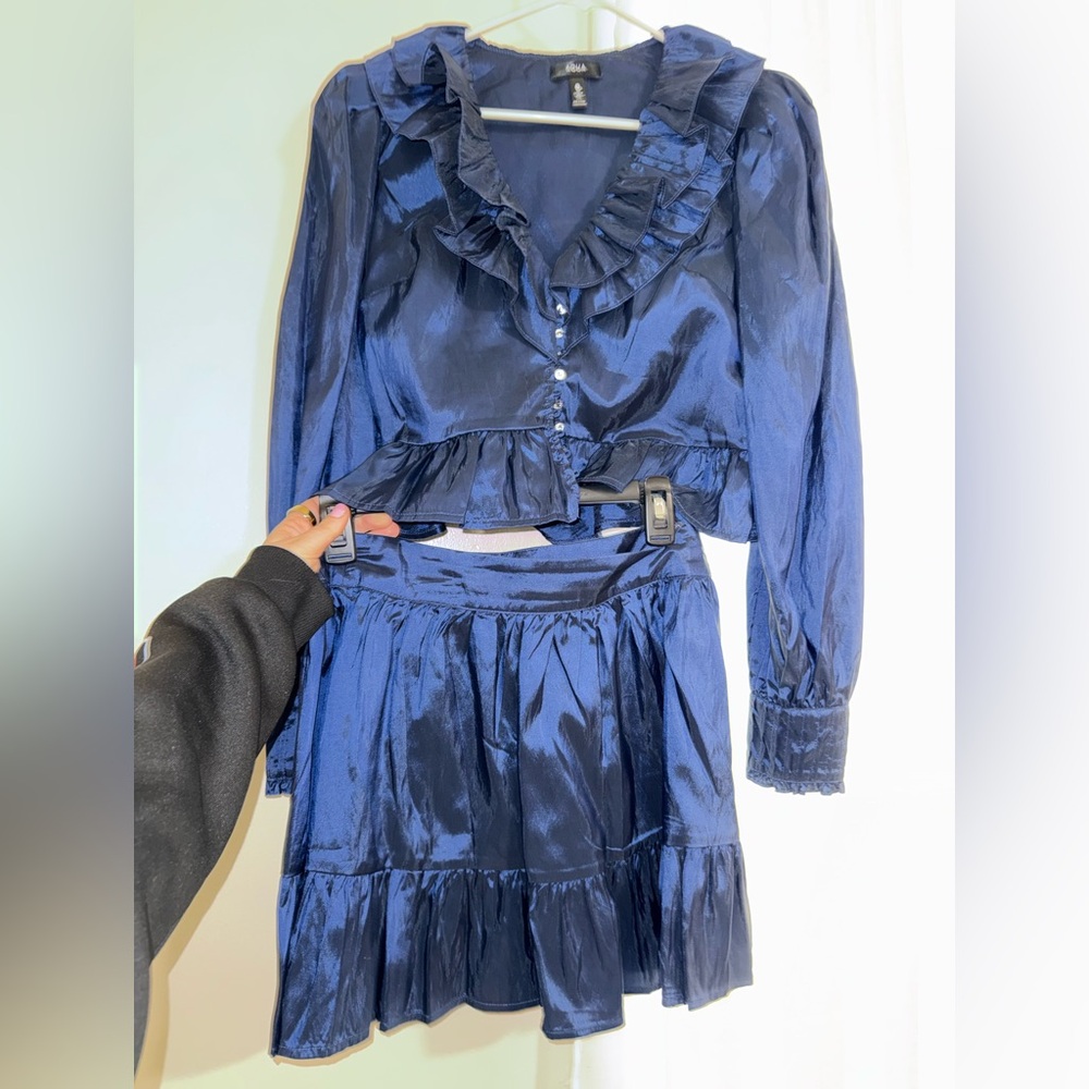 Elegant Blue Ruffled Women's Set - Picture 2 of 2